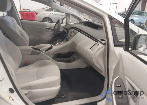 2013 Toyota Prius Three из США, поврежденный, VIN JTDKN3DU8D1673014